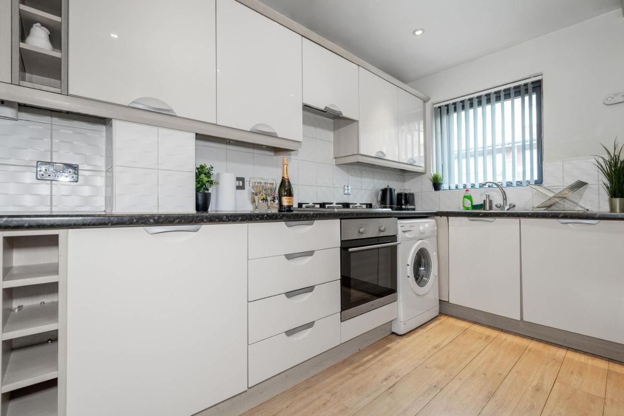 City Centre Townhouse - 3 Bedrooms - Garage - Parking - Top Rated Birmingham Buitenkant foto