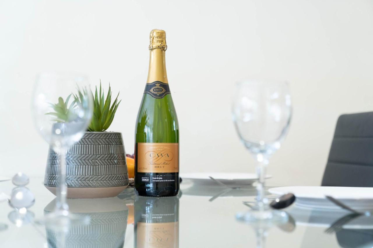 City Centre Townhouse - 3 Bedrooms - Garage - Parking - Top Rated Birmingham Buitenkant foto